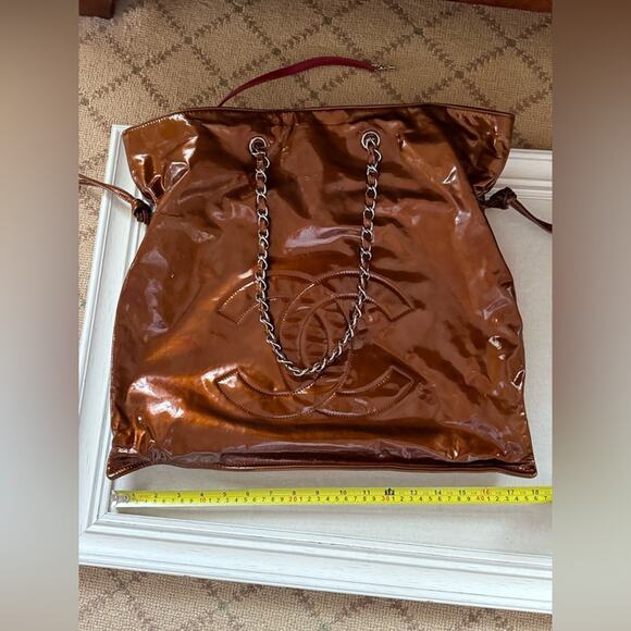 Chanel Bon Bon glossy metallic Bronze Patent Leather tote Vintage 2008 - Picture 6 of 16